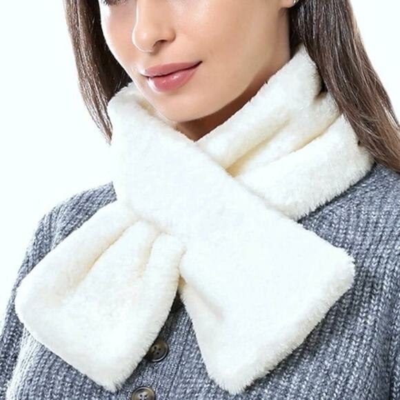 Apparis Bambi Winter White Cream Ivory Faux Fur Scarf Neck Wrap Pull Through - Picture 1 of 9